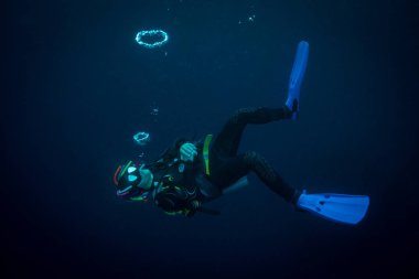 Scuba diver hava Yüzüklerin darbeler