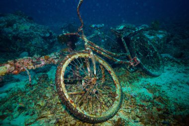 Sualtı shot ve terk Bisiklet