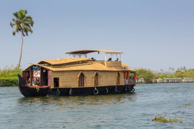 Kochin, Hindistan-Şubat 23: 23 Şubat 2013 Kochin, Hindistan Hint teknesinde. Nehir gözyaşı şehir Cochin teknesinde