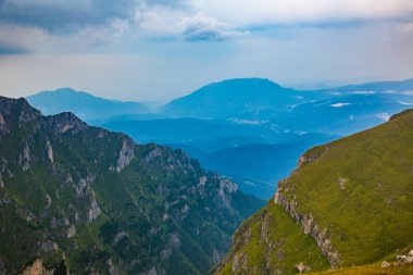 Karadağ dağ sırtı Karpatlar içinde güzel yaz Panoraması  