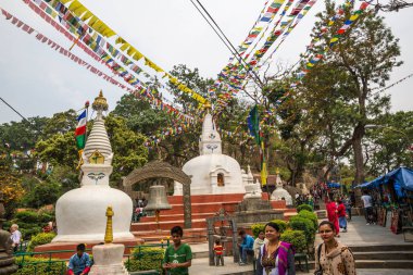 Katmandu, Nepal-Mayıs 7: Maymun Tapınağı 7, Katmandu, Nepal 2016. Swoyambhunath Katmandu Vadisi'nde bir tepenin üstüne bir antik dini mimari