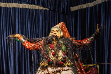 Kumily, Hindistan-19 Şubat: Kathakali show 19, 2013 Kumily, Hindistan'da. Kerala geleneksel tiyatro kathakali tanıtımı.