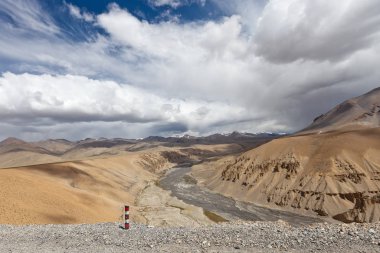 Himalayalar, güzel dağ manzarası il Ladakh, Hindistan