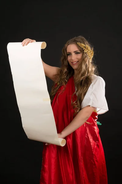 Mulher Antiga Uma Toga Grécia Vermelha Isolada Fundo Preto Rolagem — Fotografia de Stock