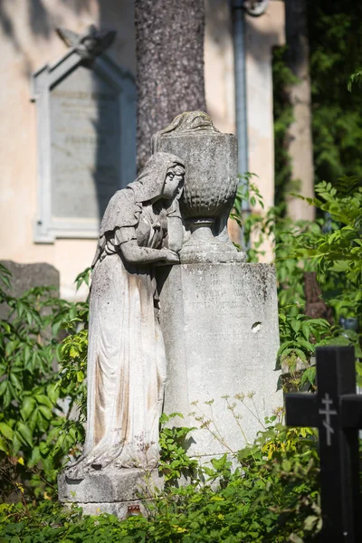 Satue Hrob Starém Hřbitově — Stock fotografie