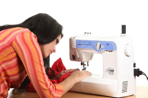 Женщина Швея Работает Над Швейной Машинкой — стоковое фото