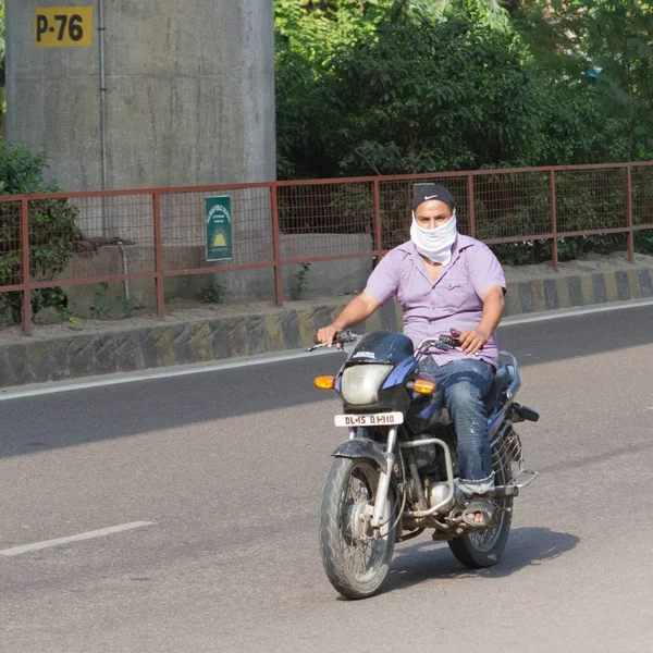 Motociclista Calle Ciudad India —  Fotos de Stock