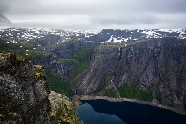 Göl Ringedalsvatnet Görünümüne — Stok fotoğraf