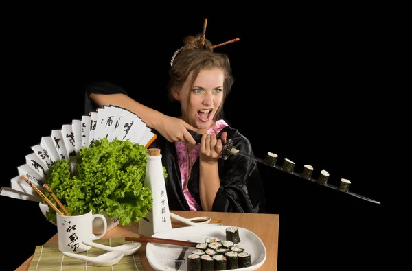 Den Unga Grönögda Skönheten Håller Sushi Katana — Stockfoto