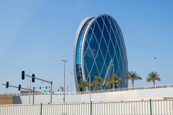 Birleşik Arap Emirlikleri'nin başkenti Abu Dabi üzerinden seyahat 