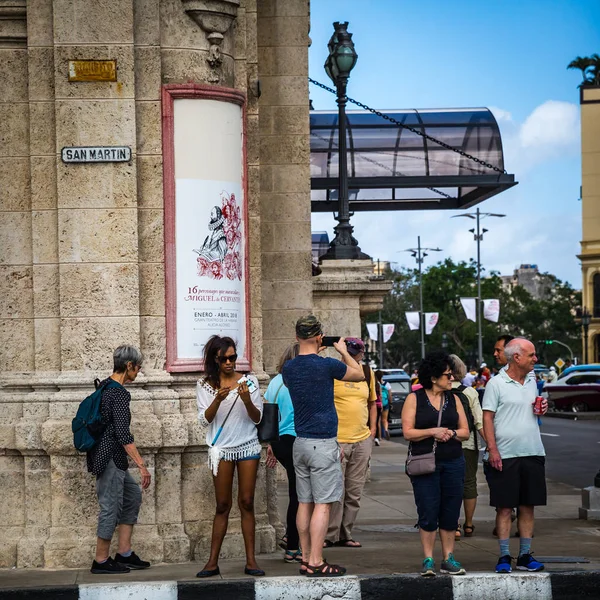 Habana Kuba Leden Lidé Městě Ulici Ledna 2018 Habana Kuba — Stock fotografie