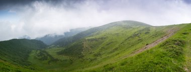 Karadağ dağ silsilesi içinde Karpatlar yaz Panoraması