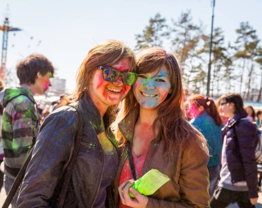 Kharkiv, Ukrayna-Mart 22: Bayram kutlamaları 22 Mart 2014 Kharkiv, Ukrayna. Renkler ve bahar Holi Gorki Park Hint Festivali kutlama