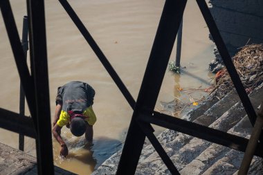 Katmandu, Nepal-Mart 28: Katmandu, Nepal Pashupatinath Tapınağı üzerinde 28 Mart 2015. bir ünlü, Kutsal Hindu Tapınağı.
