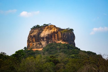 Bahar günü Sigiriya manzaraya