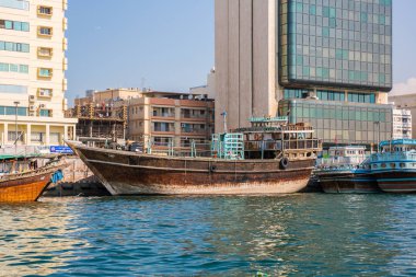 Dubai, Birleşik Arap Emirlikleri-Ocak 20: Geleneksel Abra feribot 20 Ocak 2014 Dubai, Birleşik Arap Emirlikleri. Gemi inşa teknoloji--dan 18. yüzyıl değişmeden.