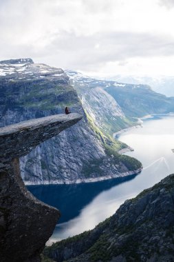 Norveç'te inanılmaz kanyon manzarası