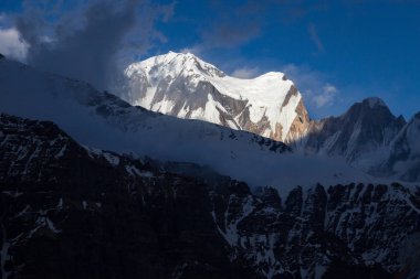 izleme Annapurna Merkez kampına Himalaya dağlarının güzel manzara