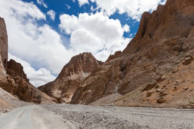 Himalayalar, güzel dağ manzarası il Ladakh, Hindistan