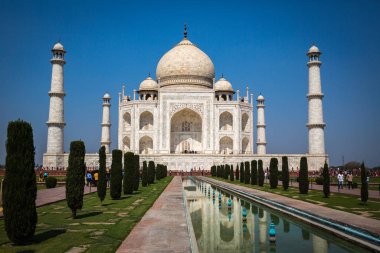 Agra, Hindistan-Mart 5: Taj Mahal'ı 5 Mart 2018 üzerinde Agra, Hindistan. Türbesi Taj Mahal adlı bahar