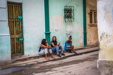 Habana, Cuba-Ocak 13: Şehir sokak üzerinde 13 Ocak 2018 yılında Havana, Küba. Habana sokak görünümü