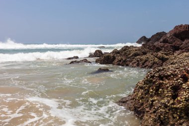 Varkala beach resort güneşli bir günde. Kerala. Hindistan