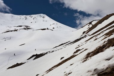 Kafkas Dağları Batı Asya, Gürcistan'daki bir dağ sistemi vardır