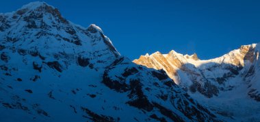 izleme Annapurna Merkez kampına Himalaya dağlarının güzel manzara