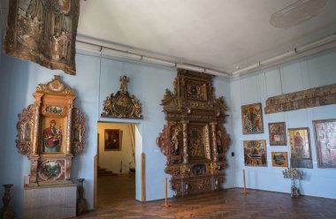 çeşitli sanat eserleri ile antik sanat müzesi iç, Lviv, Ukrayna