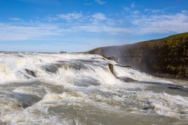 Güneybatı İzlanda'daki Hvita Kanyon Nehri'nde bulunan Gullfoss şelale.
