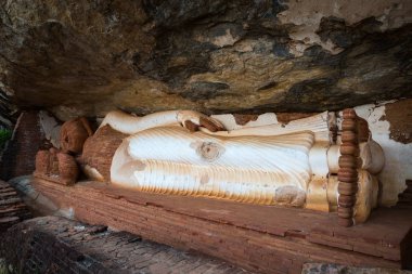 Bahar günü Sigiriya manzaraya