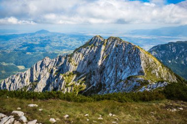 Karadağ dağ silsilesi içinde Karpatlar yaz Panoraması