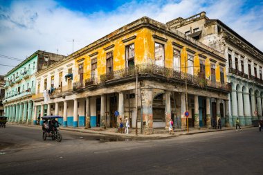 Habana, Cuba-Ocak 12: Şehir sokak üzerinde 12 Ocak 2018 yılında Havana, Küba. Habana sokak görünümü