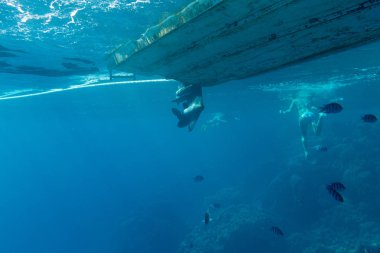Denizden vurdu Red Sea'deki/daki gemi