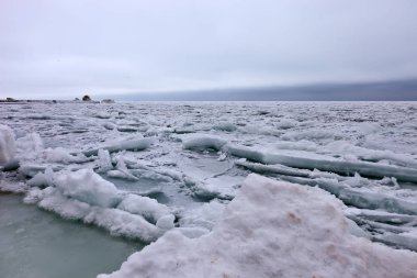 Kırım kıyısında soğuk haftasonu