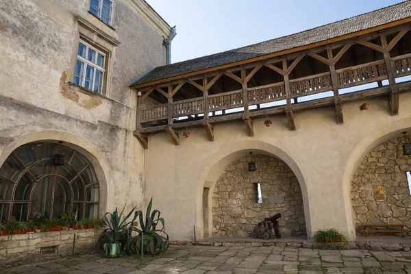 Polonya kalesi, modern Ukrayna topraklarında.