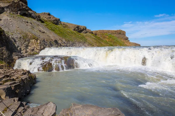 Güneybatı İzlanda'daki Hvita Kanyon Nehri'nde bulunan Gullfoss şelale.