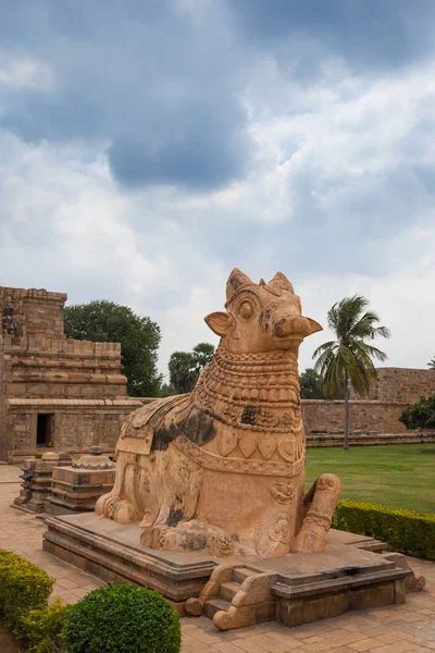 Estatua Piedra Una Vaca Templo Indio Estado Tamil Nadu — Foto de Stock