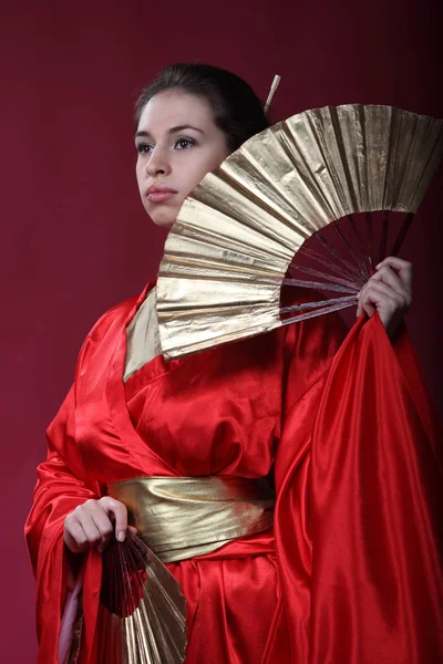 Mooie Brunette Meisje Een Japanse Kimono — Stockfoto