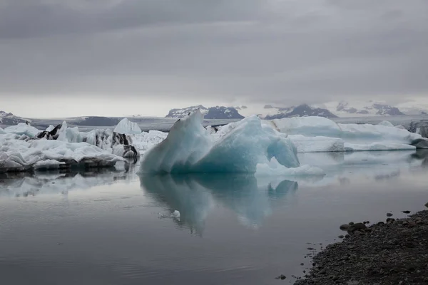 Παγόβουνα Στη Λιμνοθάλασσα Παγετώνα Στην Ισλανδία — Φωτογραφία Αρχείου