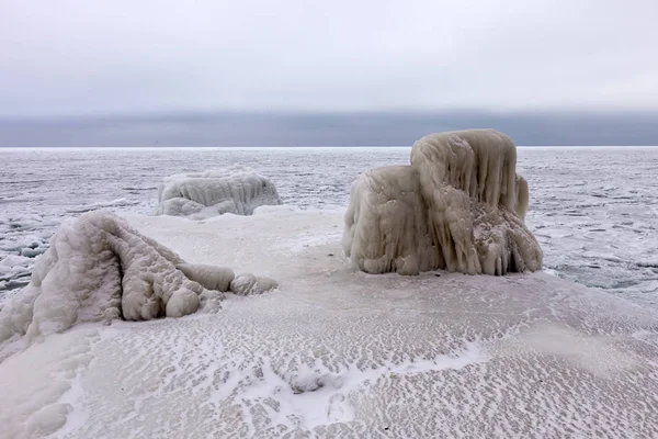 Kırım kıyısında soğuk haftasonu