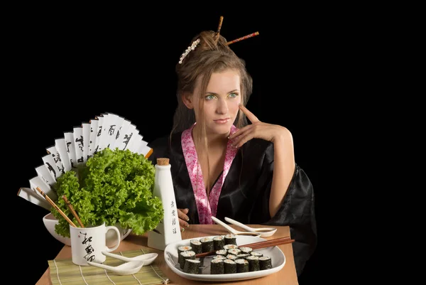 Jovem Esbelta Menina Olhos Verdes Comendo Sushi — Fotografia de Stock