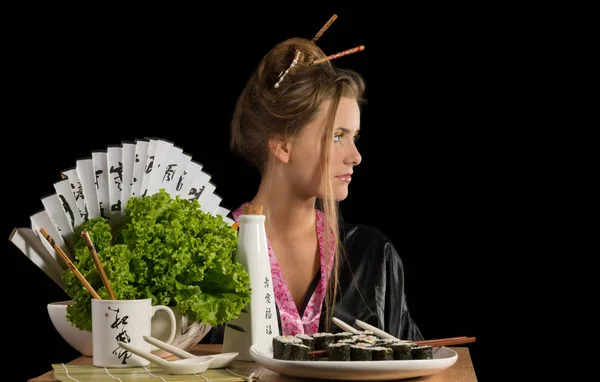 Ung Smal Grönögda Flicka Äter Sushi — Stockfoto