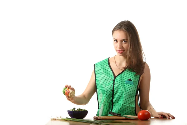Menina Bonita Cozinhar Uma Salada — Fotografia de Stock