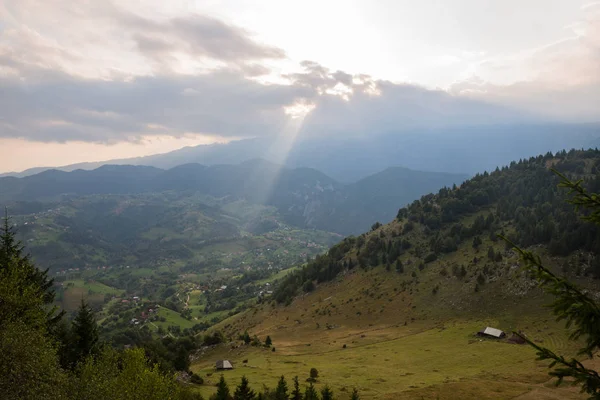 Panorama Estivo Della Catena Montenegrina Dei Carpazi — Foto Stock