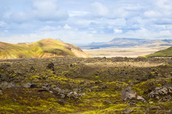Güzel dağ Panorama Milli Parkı Landmannalaugavegur, İzlanda. 