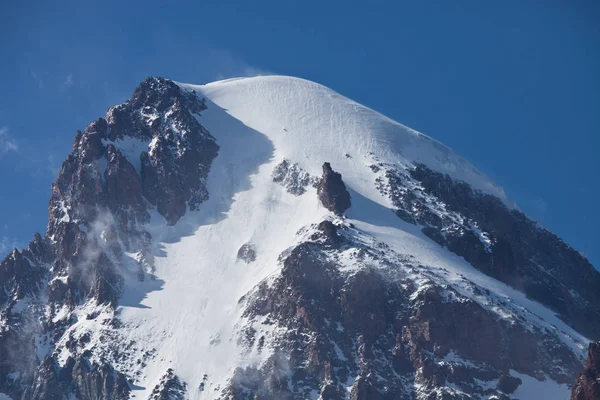 Horská Kazbek Oblacích Gruzie — Stock fotografie