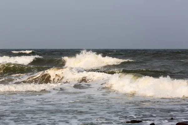 Hint Okyanusu, yüksek dalgalar