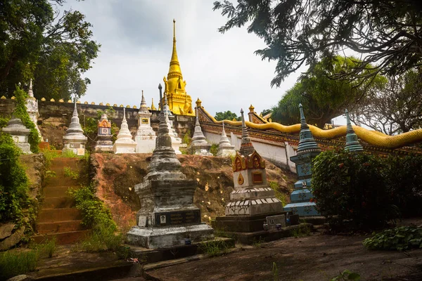 Vista Bajo Ángulo Del Templo Budista Tailandia —  Fotos de Stock