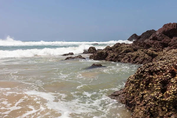 Varkala beach resort güneşli bir günde. Kerala. Hindistan